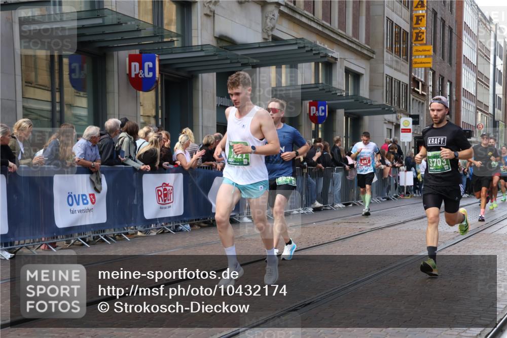 13.09.2026 - 21. swb-Marathon Bremen Strokosch-Dieckow http://msf.ph/oto/10432174 13.09.2026 13:11:51 Ziel 493, 2444, 2447, 2820, 3336, 3362, 3703, 3830, 4283, 4698, 5940, 6107, 6739, 7521, 7621, 13013, 826, 863, 4368, 4651, 5521, 5585, 5893, 6059, 6668, 7109, 8982, 8996, 9398, 13055 meine-sportfotos.de