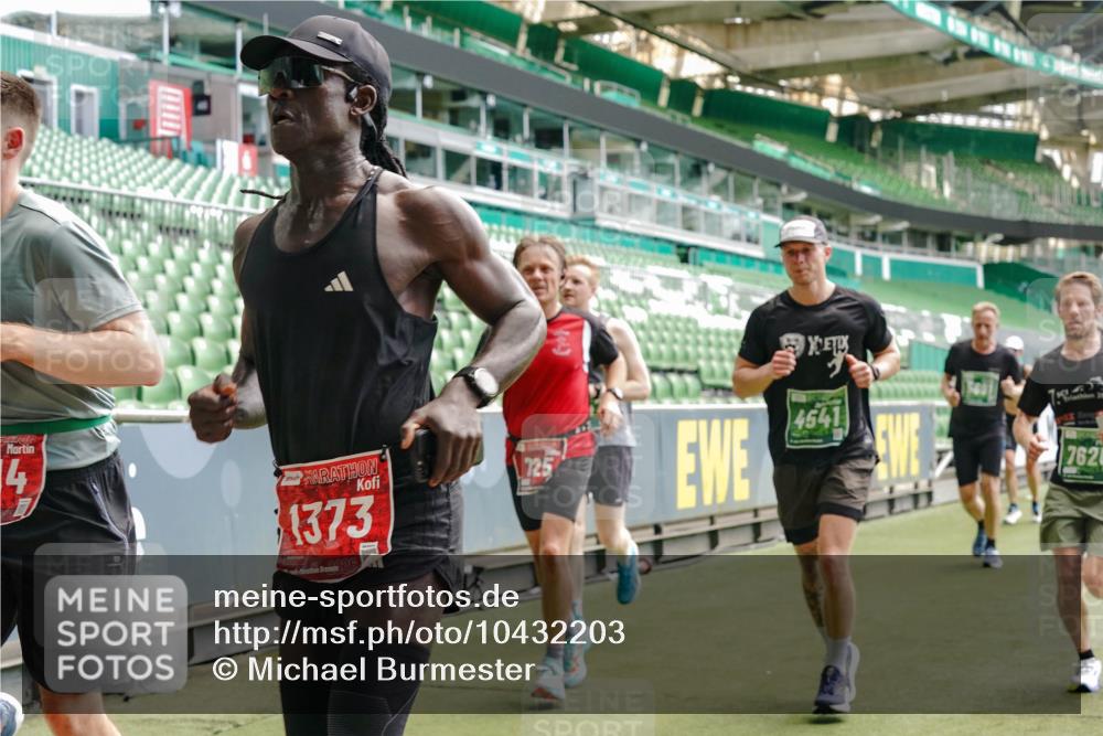 13.09.2026 - 21. swb-Marathon Bremen Michael Burmester http://msf.ph/oto/10432203 13.09.2026 13:04:35 Laufen im Stadion 178, 209, 210, 323, 488, 534, 536, 565, 596, 647, 725, 762, 881, 940, 1073, 1239, 1243, 1307, 1308, 1343, 1373, 1456, 1458, 1479, 1627, 1649, 1653, 1656, 1687, 1771, 1780, 1914, 1932, 1941, 2023, 2089, 2126, 2223, 2241, 2301, 2369, 2430, 2434, 2452, 2602, 2625, 2723, 2742, 2764, 2851, 2867, 2872, 2891, 2910, 2919, 2934, 2957, 2959, 2977, 2985, 3028, 3030, 3135, 3217, 3278, 3320, 3343, 3360, 3402, 3419, 3425, 3454, 3510, 3521, 3579, 3597, 3618, 3796, 3846, 3859, 3909, 242 meine-sportfotos.de