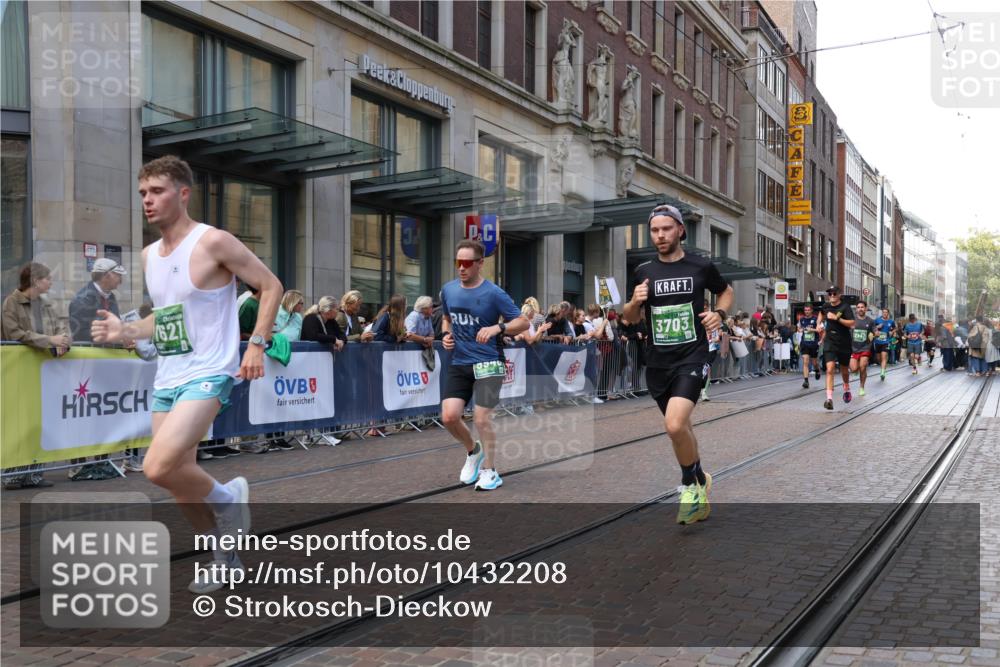 13.09.2026 - 21. swb-Marathon Bremen Strokosch-Dieckow http://msf.ph/oto/10432208 13.09.2026 13:11:52 Ziel 493, 2444, 2447, 2820, 3336, 3362, 3703, 3830, 4283, 4698, 5940, 6107, 6739, 7328, 7521, 7621, 8981, 13013, 826, 863, 4368, 4651, 5521, 5585, 5893, 6059, 6668, 8982, 8996, 9398, 13055 meine-sportfotos.de