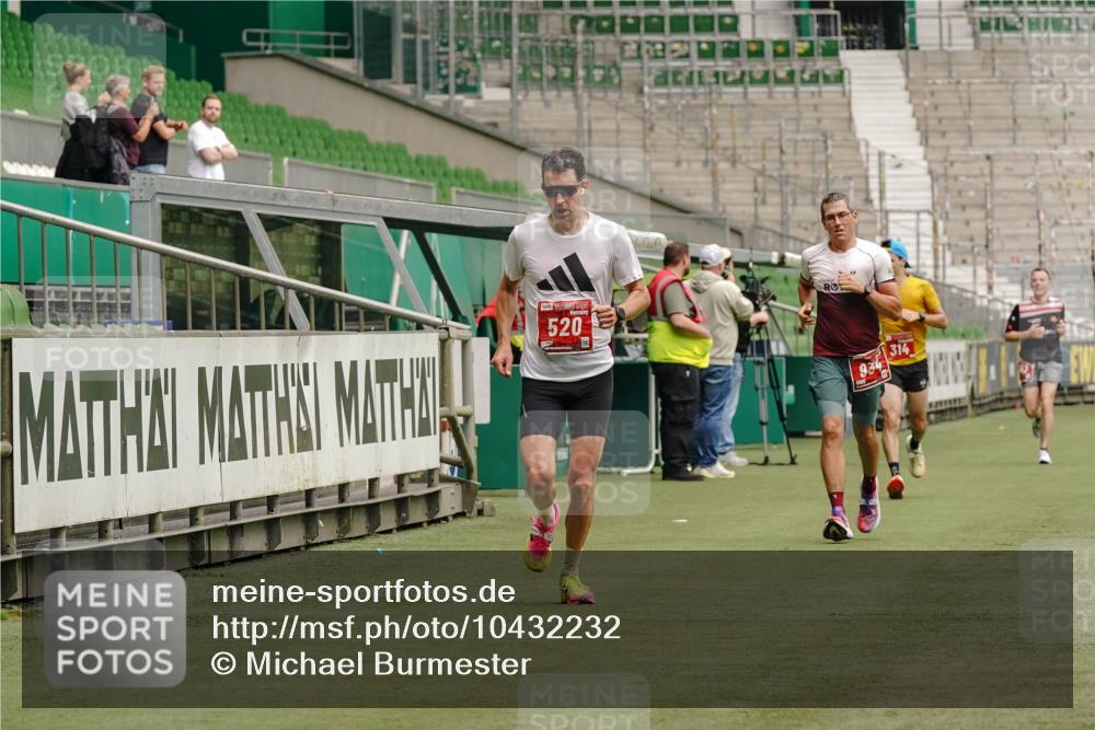 13.09.2026 - 21. swb-Marathon Bremen Michael Burmester http://msf.ph/oto/10432232 13.09.2026 12:29:12 Laufen im Stadion 314, 358, 520, 547, 553, 574, 649, 719, 858, 934, 959, 1161, 1253, 1256, 1391, 1428, 1525, 1724, 1783, 1917, 3662, 4264, 206, 322, 447, 814, 841, 875, 968, 1187, 1313, 1544, 1840, 2044, 2143 meine-sportfotos.de