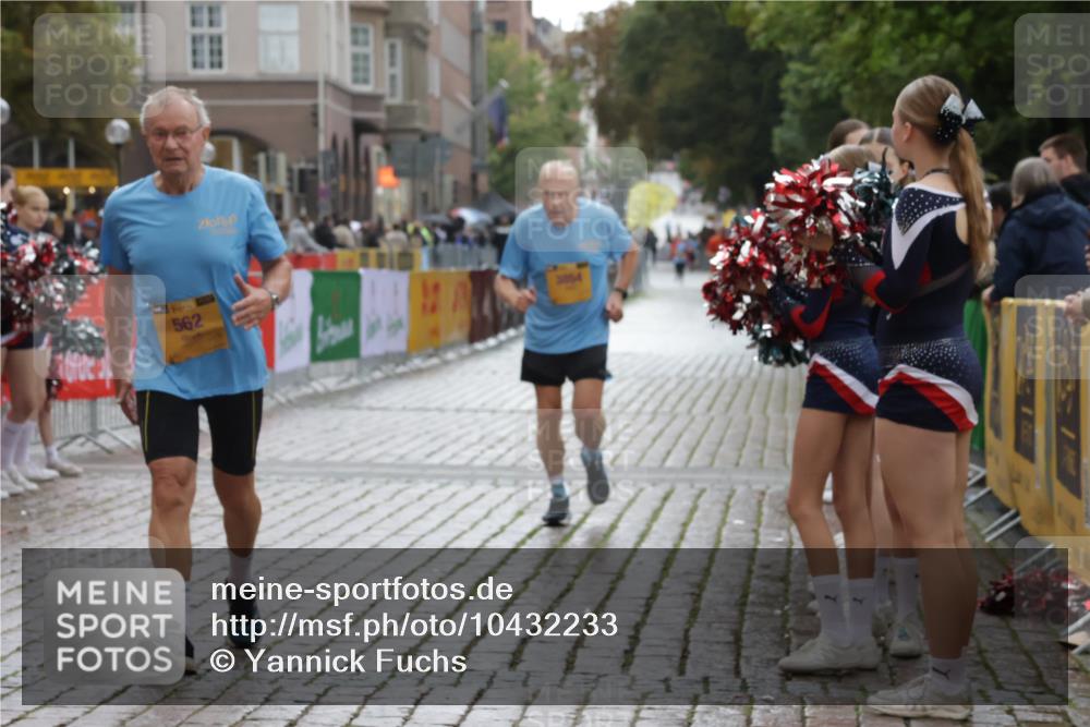 13.09.2026 - Kiel Lauf Yannick Fuchs http://msf.ph/oto/10432233 13.09.2026 11:20:22 Ziel 562, 3854, 6116, 2913, 4598, 10950 meine-sportfotos.de