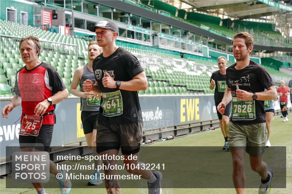 13.09.2026 - 21. swb-Marathon Bremen Michael Burmester http://msf.ph/oto/10432241 13.09.2026 13:04:36 Laufen im Stadion 178, 209, 210, 323, 488, 534, 536, 565, 596, 647, 725, 762, 881, 940, 1073, 1239, 1243, 1307, 1308, 1343, 1373, 1456, 1458, 1479, 1627, 1649, 1653, 1656, 1687, 1771, 1780, 1914, 1932, 1941, 2023, 2089, 2126, 2223, 2241, 2301, 2369, 2430, 2434, 2452, 2602, 2625, 2723, 2742, 2764, 2851, 2867, 2872, 2891, 2910, 2919, 2934, 2957, 2959, 2977, 2985, 3028, 3030, 3135, 3217, 3278, 3320, 3343, 3360, 3402, 3419, 3425, 3454, 3510, 3521, 3579, 3597, 3618, 3796, 3846, 3859, 3909, 242 meine-sportfotos.de