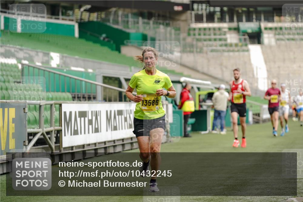 13.09.2026 - 21. swb-Marathon Bremen Michael Burmester http://msf.ph/oto/10432245 13.09.2026 10:23:37 Laufen im Stadion 10235, 10302, 10341, 10441, 10520, 10575, 10592, 10618, 10782, 10926, 10972, 11042, 11127, 11143, 11198, 11201, 11227, 11338, 11373, 11426, 11454, 11628, 11713, 11721, 11779, 11895, 11903, 12003, 12053, 12144, 12209, 12246, 12339, 12370, 12395, 12404, 12442, 12468, 12469, 12477, 12538, 13507, 13513, 13519, 13520, 13539, 13553, 13556, 13563, 13566, 13580, 13584, 13586, 13587, 13616, 13641, 13642, 10366, 10475, 11481, 11652, 13530, 13541 meine-sportfotos.de
