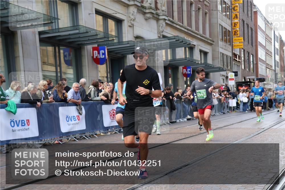 13.09.2026 - 21. swb-Marathon Bremen Strokosch-Dieckow http://msf.ph/oto/10432251 13.09.2026 13:11:55 Ziel 493, 899, 2444, 2447, 2820, 3336, 3362, 3703, 3830, 4283, 5940, 6107, 6739, 7328, 7521, 7621, 8981, 13013, 826, 863, 2444, 4368, 4651, 4698, 5521, 5585, 5893, 6059, 6668, 8996, 9398, 13055 meine-sportfotos.de