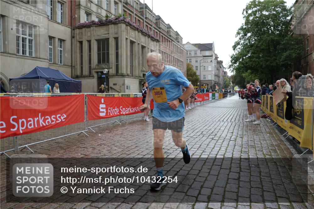 13.09.2026 - Kiel Lauf Yannick Fuchs http://msf.ph/oto/10432254 13.09.2026 11:20:27 Ziel 562, 3854, 6116, 2913, 4598, 10950, 562, 3854 meine-sportfotos.de