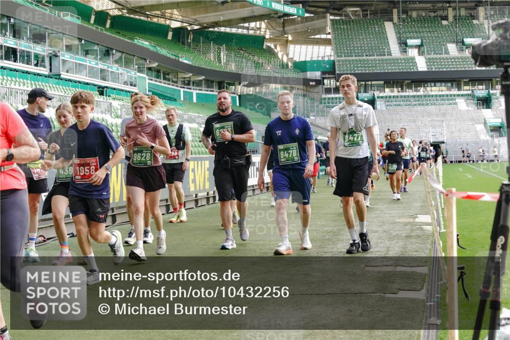 13.09.2026 - 21. swb-Marathon Bremen Michael Burmester http://msf.ph/oto/10432256 13.09.2026 13:29:34 Laufen im Stadion 171, 220, 297, 405, 422, 476, 685, 729, 754, 767, 986, 1079, 1217, 1242, 1270, 1298, 1325, 1384, 1615, 1633, 1634, 1741, 1777, 1810, 1811, 1886, 1983, 2238, 2249, 2263, 2326, 2365, 2436, 2449, 2472, 2546, 2574, 2593, 2615, 2738, 2740, 2743, 2830, 2862, 2868, 2924, 2991, 3020, 3053, 3061, 3129, 3154, 3227, 3238, 3274, 3286, 3321, 3361, 3563, 3589, 3594, 3595, 3605, 3678, 3694, 3755, 3758, 3798, 3826, 3853, 3898, 3929, 3953, 3965, 3971, 3987, 4011, 4056, 4108, 4238 meine-sportfotos.de