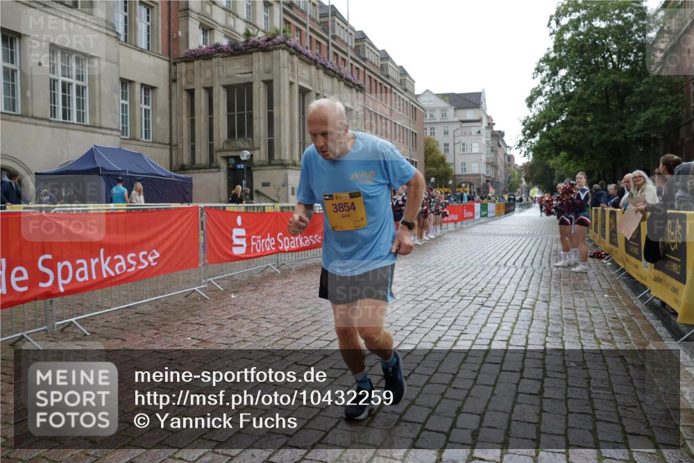13.09.2026 - Kiel Lauf Yannick Fuchs http://msf.ph/oto/10432259 13.09.2026 11:20:27 Ziel 562, 3854, 6116, 2913, 4598, 10950, 562, 3854 meine-sportfotos.de