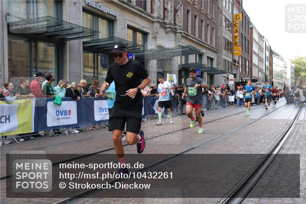 13.09.2026 - 21. swb-Marathon Bremen Strokosch-Dieckow http://msf.ph/oto/10432261 13.09.2026 13:11:55 Ziel 493, 899, 2444, 2447, 2820, 3336, 3362, 3703, 3830, 4283, 5940, 6107, 6739, 7328, 7521, 7621, 8981, 13013, 826, 863, 2444, 4368, 4651, 4698, 5521, 5585, 5893, 6059, 6668, 8996, 9398, 13055 meine-sportfotos.de