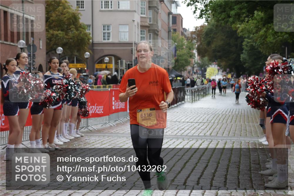 13.09.2026 - Kiel Lauf Yannick Fuchs http://msf.ph/oto/10432262 13.09.2026 11:20:43 Ziel 2913, 4598, 10950, 4598, 6116, 1677, 3935, 6116 meine-sportfotos.de