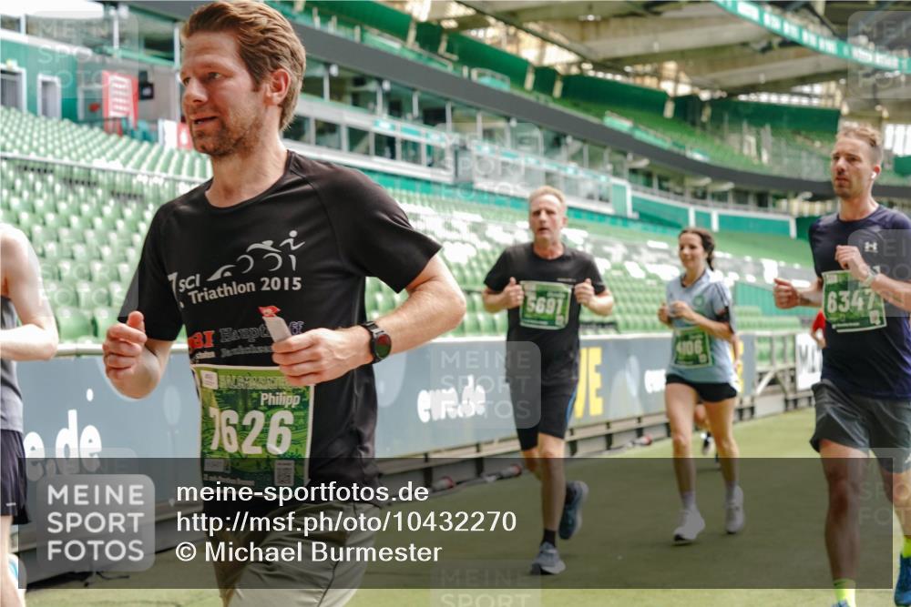 13.09.2026 - 21. swb-Marathon Bremen Michael Burmester http://msf.ph/oto/10432270 13.09.2026 13:04:37 Laufen im Stadion 178, 209, 210, 323, 488, 534, 536, 565, 596, 647, 725, 762, 881, 940, 1073, 1239, 1243, 1307, 1308, 1343, 1373, 1456, 1458, 1479, 1627, 1649, 1653, 1656, 1687, 1771, 1780, 1914, 1932, 1941, 2023, 2089, 2126, 2223, 2241, 2301, 2369, 2430, 2434, 2452, 2602, 2625, 2723, 2742, 2764, 2851, 2867, 2872, 2891, 2910, 2919, 2934, 2957, 2959, 2977, 2985, 3028, 3030, 3217, 3278, 3320, 3343, 3360, 3402, 3419, 3425, 3454, 3510, 3521, 3579, 3597, 3618, 3796, 3846, 3859, 3909, 242 meine-sportfotos.de