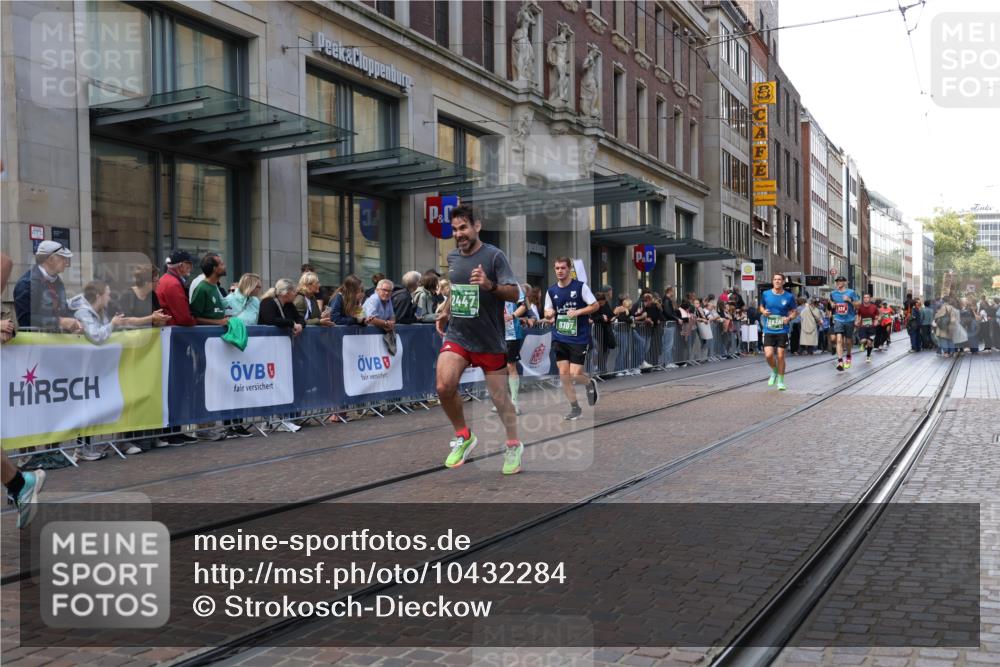 13.09.2026 - 21. swb-Marathon Bremen Strokosch-Dieckow http://msf.ph/oto/10432284 13.09.2026 13:11:56 Ziel 493, 899, 2447, 2820, 3336, 3362, 3703, 3830, 4283, 5940, 6107, 6739, 7328, 7521, 7621, 8981, 13013, 826, 863, 2444, 4368, 4651, 4698, 5521, 5585, 5893, 6059, 6668, 8996, 9398, 13055 meine-sportfotos.de