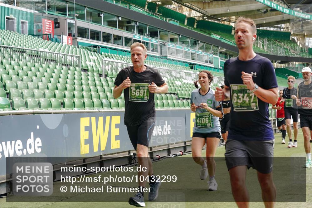 13.09.2026 - 21. swb-Marathon Bremen Michael Burmester http://msf.ph/oto/10432299 13.09.2026 13:04:38 Laufen im Stadion 178, 209, 210, 323, 488, 534, 536, 565, 596, 647, 725, 762, 881, 940, 1073, 1239, 1243, 1307, 1308, 1343, 1373, 1456, 1458, 1479, 1627, 1649, 1653, 1656, 1687, 1771, 1780, 1914, 1932, 1941, 2023, 2089, 2126, 2223, 2241, 2301, 2369, 2430, 2434, 2452, 2602, 2625, 2723, 2742, 2764, 2851, 2867, 2872, 2891, 2910, 2919, 2934, 2957, 2959, 2977, 2985, 3028, 3030, 3217, 3278, 3320, 3343, 3360, 3402, 3419, 3425, 3444, 3454, 3510, 3521, 3579, 3597, 3618, 3796, 3846, 3859, 3909, 242 meine-sportfotos.de