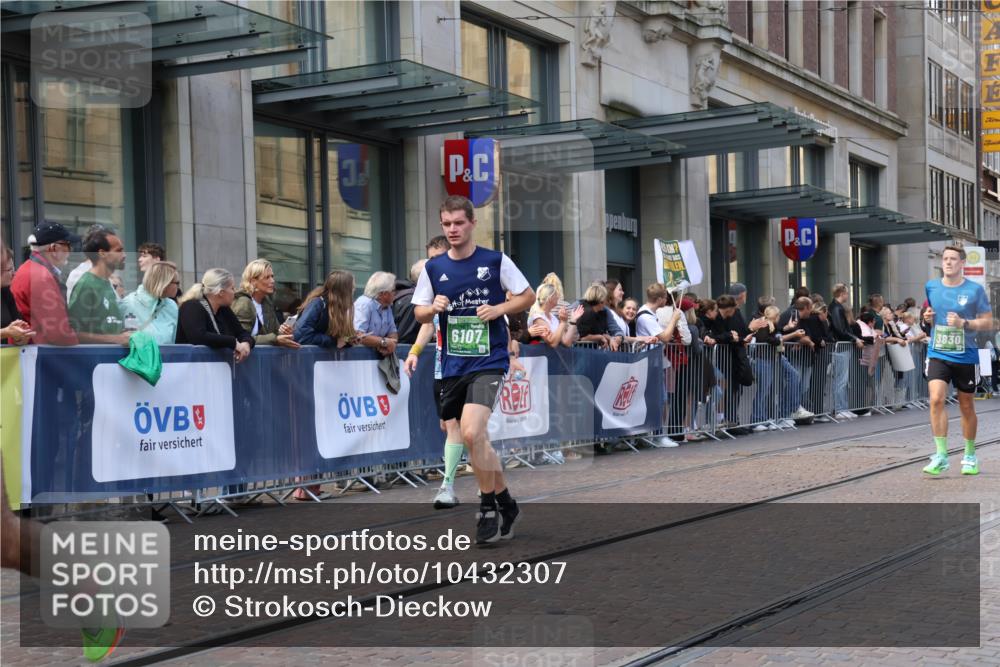 13.09.2026 - 21. swb-Marathon Bremen Strokosch-Dieckow http://msf.ph/oto/10432307 13.09.2026 13:11:57 Ziel 493, 899, 2447, 2820, 3336, 3362, 3703, 3830, 4283, 5940, 6107, 6739, 7328, 7521, 7621, 8981, 13013, 493, 826, 863, 2444, 3336, 4368, 4651, 4698, 5521, 5585, 5893, 6059, 6668, 8996, 9398, 13055 meine-sportfotos.de