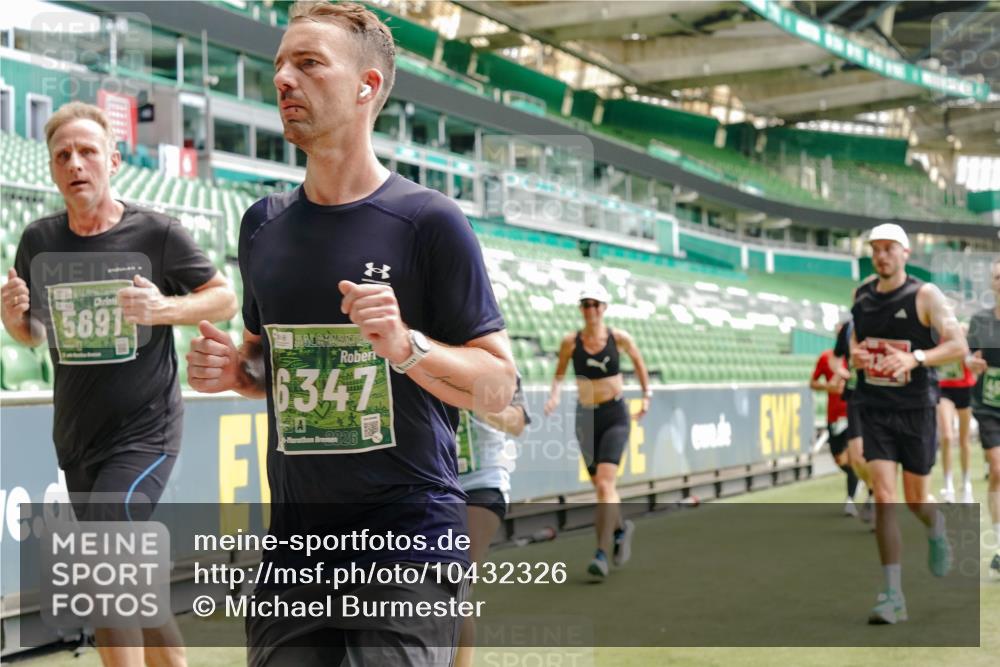 13.09.2026 - 21. swb-Marathon Bremen Michael Burmester http://msf.ph/oto/10432326 13.09.2026 13:04:38 Laufen im Stadion 178, 209, 210, 323, 488, 534, 536, 565, 596, 647, 725, 762, 881, 940, 1073, 1239, 1243, 1307, 1308, 1343, 1373, 1456, 1458, 1479, 1627, 1649, 1653, 1656, 1687, 1771, 1780, 1914, 1932, 1941, 2023, 2089, 2126, 2223, 2241, 2301, 2369, 2430, 2434, 2452, 2602, 2625, 2723, 2742, 2764, 2851, 2867, 2872, 2891, 2910, 2919, 2934, 2957, 2959, 2977, 2985, 3028, 3030, 3217, 3278, 3320, 3343, 3360, 3402, 3419, 3425, 3444, 3454, 3510, 3521, 3579, 3597, 3618, 3796, 3846, 3859, 3909, 242 meine-sportfotos.de
