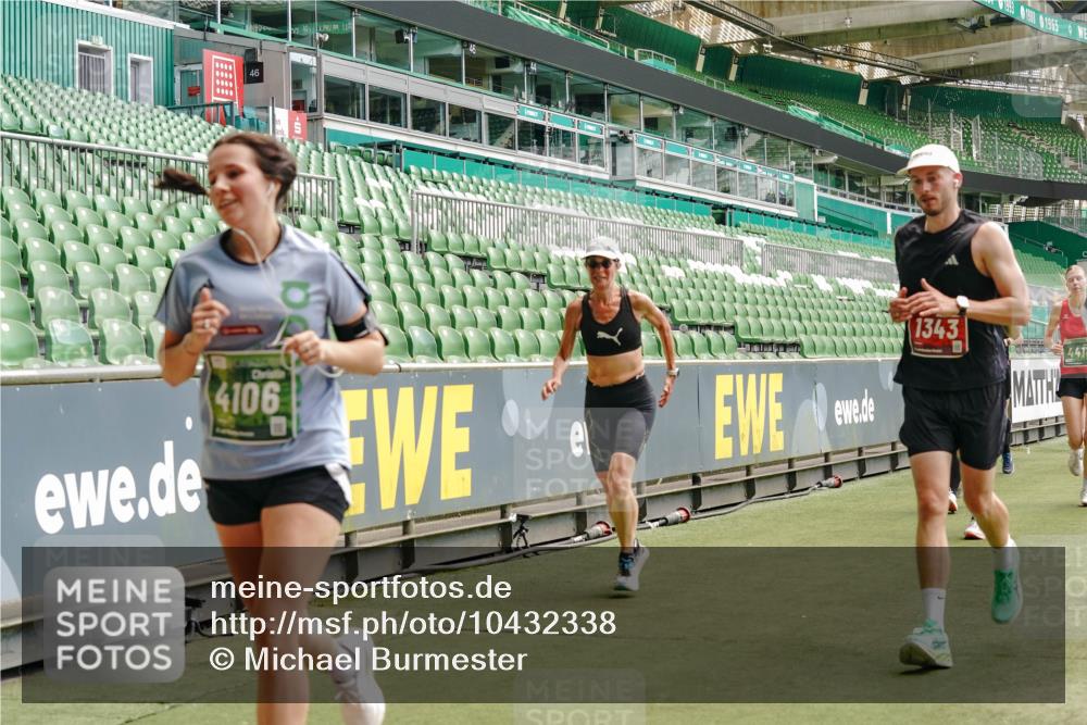 13.09.2026 - 21. swb-Marathon Bremen Michael Burmester http://msf.ph/oto/10432338 13.09.2026 13:04:39 Laufen im Stadion 178, 209, 210, 323, 488, 534, 536, 565, 596, 647, 725, 762, 881, 940, 1073, 1239, 1243, 1307, 1308, 1343, 1373, 1456, 1458, 1479, 1627, 1649, 1653, 1656, 1687, 1771, 1780, 1914, 1932, 1941, 2023, 2089, 2126, 2223, 2241, 2301, 2369, 2430, 2434, 2452, 2602, 2625, 2723, 2742, 2764, 2851, 2867, 2872, 2891, 2910, 2919, 2934, 2957, 2959, 2977, 2985, 3028, 3030, 3217, 3278, 3320, 3343, 3360, 3402, 3419, 3425, 3444, 3454, 3510, 3521, 3579, 3597, 3618, 3796, 3846, 3859, 3909, 242 meine-sportfotos.de