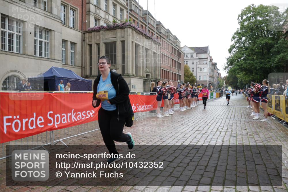 13.09.2026 - Kiel Lauf Yannick Fuchs http://msf.ph/oto/10432352 13.09.2026 11:21:16 Ziel 1609, 5847, 1677, 2913, 3935, 10950, 2913, 10950 meine-sportfotos.de