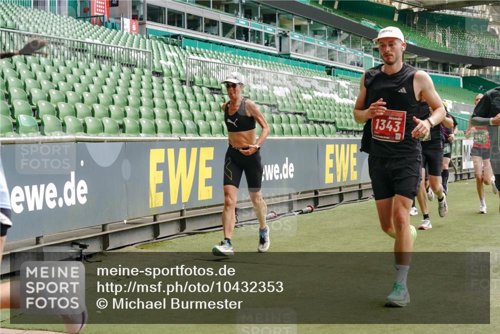 13.09.2026 - 21. swb-Marathon Bremen Michael Burmester http://msf.ph/oto/10432353 13.09.2026 13:04:39 Laufen im Stadion 178, 209, 210, 323, 488, 534, 536, 565, 596, 647, 725, 762, 881, 940, 1073, 1239, 1243, 1307, 1308, 1343, 1373, 1456, 1458, 1479, 1627, 1649, 1653, 1656, 1687, 1771, 1780, 1914, 1932, 1941, 2023, 2089, 2126, 2223, 2241, 2301, 2369, 2430, 2434, 2452, 2602, 2625, 2723, 2742, 2764, 2851, 2867, 2872, 2891, 2910, 2919, 2934, 2957, 2959, 2977, 2985, 3028, 3030, 3217, 3278, 3320, 3343, 3360, 3402, 3419, 3425, 3444, 3454, 3510, 3521, 3579, 3597, 3618, 3796, 3846, 3859, 3909, 242 meine-sportfotos.de