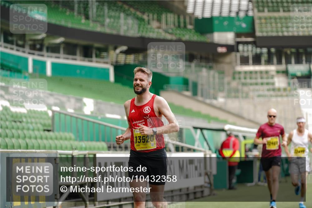 13.09.2026 - 21. swb-Marathon Bremen Michael Burmester http://msf.ph/oto/10432358 13.09.2026 10:23:42 Laufen im Stadion 10235, 10302, 10341, 10441, 10520, 10575, 10592, 10618, 10782, 10926, 10972, 11042, 11127, 11143, 11198, 11201, 11227, 11338, 11373, 11426, 11454, 11628, 11713, 11721, 11779, 11895, 11903, 12003, 12053, 12144, 12209, 12246, 12339, 12370, 12395, 12404, 12442, 12468, 12469, 12477, 12538, 13507, 13513, 13519, 13520, 13539, 13553, 13556, 13563, 13566, 13580, 13584, 13586, 13616, 13641, 13642, 10366, 10475, 11481, 13530, 13541 meine-sportfotos.de