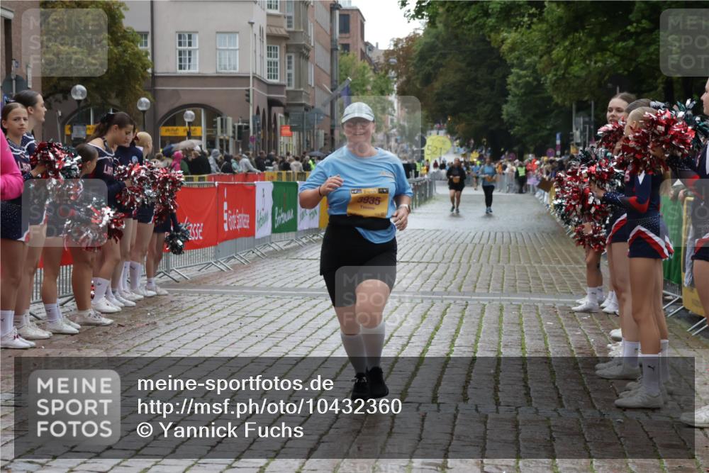 13.09.2026 - Kiel Lauf Yannick Fuchs http://msf.ph/oto/10432360 13.09.2026 11:21:20 Ziel 1609, 5847, 1677, 3935, 7755, 8014, 2913, 10950 meine-sportfotos.de