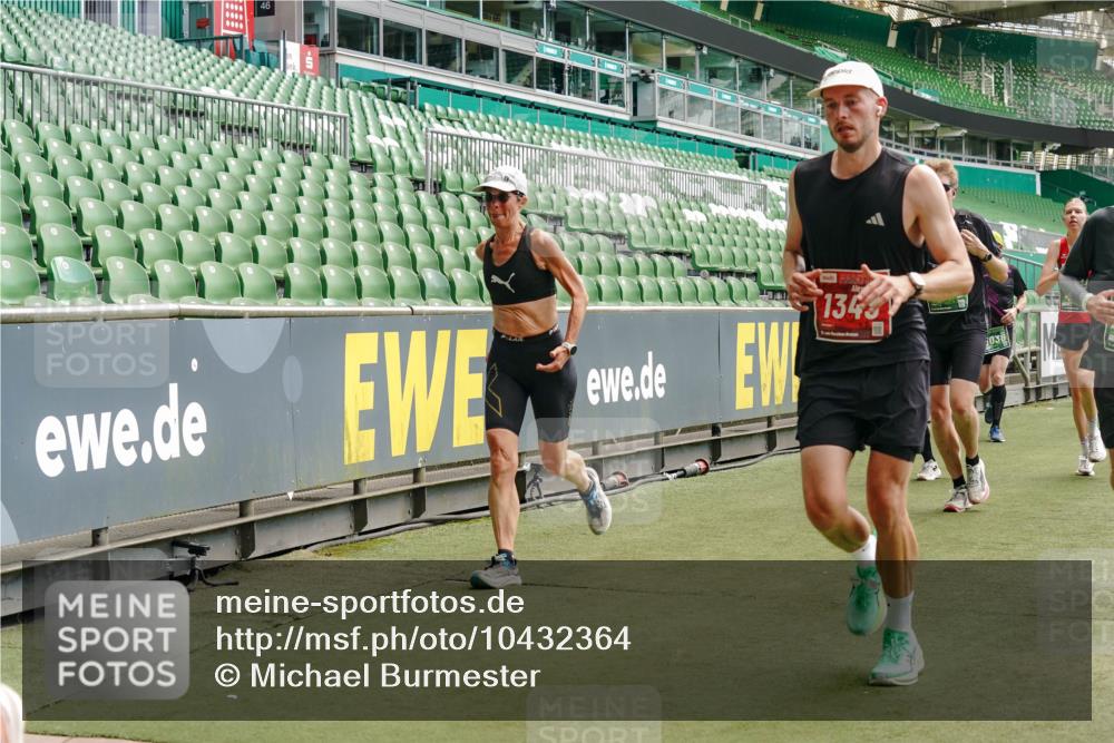 13.09.2026 - 21. swb-Marathon Bremen Michael Burmester http://msf.ph/oto/10432364 13.09.2026 13:04:39 Laufen im Stadion 178, 209, 210, 323, 488, 534, 536, 565, 596, 647, 725, 762, 881, 940, 1073, 1239, 1243, 1307, 1308, 1343, 1373, 1456, 1458, 1479, 1627, 1649, 1653, 1656, 1687, 1771, 1780, 1914, 1932, 1941, 2023, 2089, 2126, 2223, 2241, 2301, 2369, 2430, 2434, 2452, 2602, 2625, 2723, 2742, 2764, 2851, 2867, 2872, 2891, 2910, 2919, 2934, 2957, 2959, 2977, 2985, 3028, 3030, 3217, 3278, 3320, 3343, 3360, 3402, 3419, 3425, 3444, 3454, 3510, 3521, 3579, 3597, 3618, 3796, 3846, 3859, 3909, 242 meine-sportfotos.de