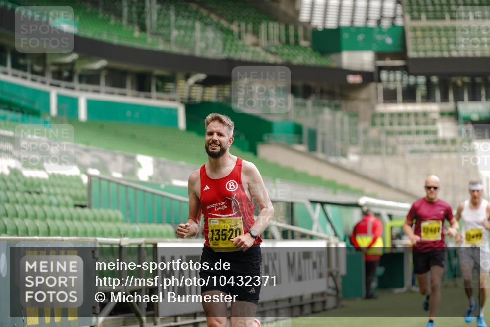 13.09.2026 - 21. swb-Marathon Bremen Michael Burmester http://msf.ph/oto/10432371 13.09.2026 10:23:42 Laufen im Stadion 10235, 10302, 10341, 10441, 10520, 10575, 10592, 10618, 10782, 10926, 10972, 11042, 11127, 11143, 11198, 11201, 11227, 11338, 11373, 11426, 11454, 11628, 11713, 11721, 11779, 11895, 11903, 12003, 12053, 12144, 12209, 12246, 12339, 12370, 12395, 12404, 12442, 12468, 12469, 12477, 12538, 13507, 13513, 13519, 13520, 13539, 13553, 13556, 13563, 13566, 13580, 13584, 13586, 13616, 13641, 13642, 10366, 10475, 11481, 13530, 13541 meine-sportfotos.de