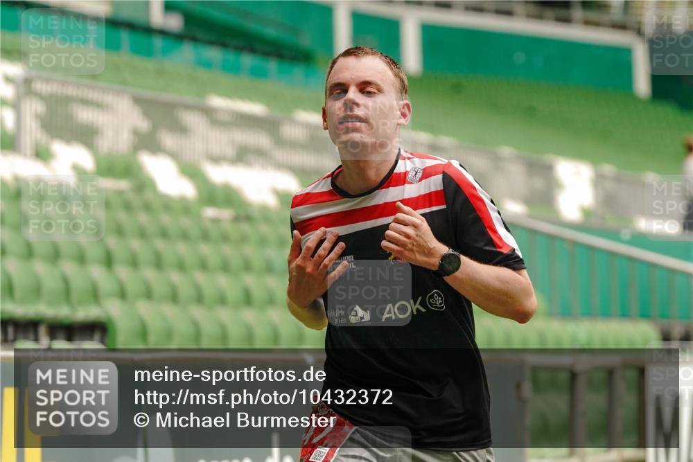 13.09.2026 - 21. swb-Marathon Bremen Michael Burmester http://msf.ph/oto/10432372 13.09.2026 12:29:25 Laufen im Stadion 314, 358, 520, 547, 553, 574, 649, 719, 858, 934, 959, 1253, 1256, 1391, 1428, 1453, 1525, 1724, 1783, 206, 322, 447, 814, 841, 875, 968, 1187, 1313, 1840, 2044, 2143 meine-sportfotos.de