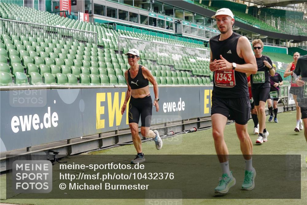 13.09.2026 - 21. swb-Marathon Bremen Michael Burmester http://msf.ph/oto/10432376 13.09.2026 13:04:39 Laufen im Stadion 178, 209, 210, 323, 488, 534, 536, 565, 596, 647, 725, 762, 881, 940, 1073, 1239, 1243, 1307, 1308, 1343, 1373, 1456, 1458, 1479, 1627, 1649, 1653, 1656, 1687, 1771, 1780, 1914, 1932, 1941, 2023, 2089, 2126, 2223, 2241, 2301, 2369, 2430, 2434, 2452, 2602, 2625, 2723, 2742, 2764, 2851, 2867, 2872, 2891, 2910, 2919, 2934, 2957, 2959, 2977, 2985, 3028, 3030, 3217, 3278, 3320, 3343, 3360, 3402, 3419, 3425, 3444, 3454, 3510, 3521, 3579, 3597, 3618, 3796, 3846, 3859, 3909, 242 meine-sportfotos.de