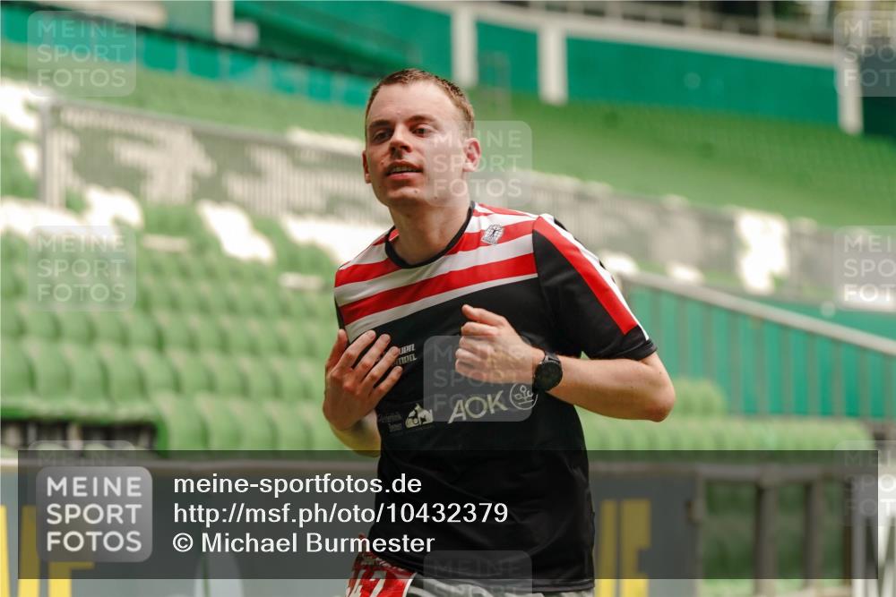 13.09.2026 - 21. swb-Marathon Bremen Michael Burmester http://msf.ph/oto/10432379 13.09.2026 12:29:25 Laufen im Stadion 314, 358, 520, 547, 553, 574, 649, 719, 858, 934, 959, 1253, 1256, 1391, 1428, 1453, 1525, 1724, 1783, 206, 322, 447, 814, 841, 875, 968, 1187, 1313, 1840, 2044, 2143 meine-sportfotos.de