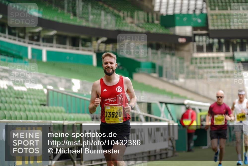 13.09.2026 - 21. swb-Marathon Bremen Michael Burmester http://msf.ph/oto/10432386 13.09.2026 10:23:43 Laufen im Stadion 10235, 10341, 10441, 10520, 10575, 10592, 10618, 10782, 10926, 10972, 11042, 11127, 11143, 11198, 11201, 11227, 11338, 11373, 11426, 11454, 11628, 11713, 11721, 11779, 11895, 11903, 12003, 12053, 12144, 12209, 12246, 12339, 12370, 12395, 12404, 12442, 12468, 12469, 12477, 12525, 12538, 13507, 13513, 13519, 13520, 13539, 13553, 13556, 13563, 13566, 13580, 13584, 13586, 13616, 13641, 13642, 10366, 10475, 11481, 13530, 13541 meine-sportfotos.de