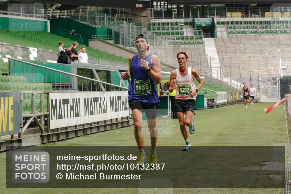 13.09.2026 - 21. swb-Marathon Bremen Michael Burmester http://msf.ph/oto/10432387 13.09.2026 12:29:42 Laufen im Stadion 314, 520, 547, 649, 719, 858, 934, 959, 1168, 1214, 1391, 1428, 1453, 206, 238, 322, 447, 814, 841, 875, 968, 1187, 1840, 2044, 2143 meine-sportfotos.de