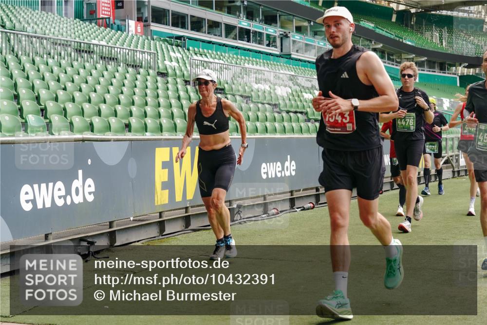 13.09.2026 - 21. swb-Marathon Bremen Michael Burmester http://msf.ph/oto/10432391 13.09.2026 13:04:40 Laufen im Stadion 178, 209, 210, 323, 488, 534, 536, 565, 596, 647, 725, 762, 881, 940, 1073, 1239, 1243, 1307, 1308, 1343, 1373, 1456, 1458, 1479, 1627, 1649, 1653, 1656, 1687, 1771, 1780, 1914, 1932, 1941, 2023, 2089, 2126, 2223, 2241, 2301, 2369, 2430, 2434, 2452, 2602, 2625, 2723, 2742, 2764, 2851, 2867, 2872, 2891, 2910, 2919, 2934, 2957, 2959, 2977, 2985, 3028, 3030, 3217, 3278, 3320, 3343, 3360, 3402, 3419, 3425, 3444, 3454, 3510, 3521, 3579, 3597, 3618, 3796, 3846, 3859, 3909, 242 meine-sportfotos.de