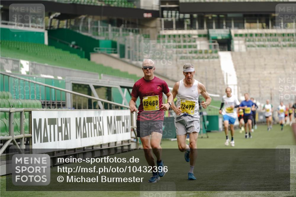 13.09.2026 - 21. swb-Marathon Bremen Michael Burmester http://msf.ph/oto/10432396 13.09.2026 10:23:44 Laufen im Stadion 10235, 10341, 10441, 10520, 10575, 10592, 10618, 10782, 10972, 11042, 11127, 11143, 11198, 11201, 11227, 11338, 11373, 11426, 11454, 11628, 11713, 11721, 11779, 11895, 11903, 12003, 12053, 12144, 12209, 12246, 12339, 12370, 12395, 12404, 12442, 12468, 12469, 12477, 12525, 12538, 13507, 13513, 13519, 13520, 13539, 13553, 13556, 13563, 13566, 13580, 13584, 13585, 13586, 13616, 13641, 13642, 10366, 10475, 11481, 13530, 13541 meine-sportfotos.de