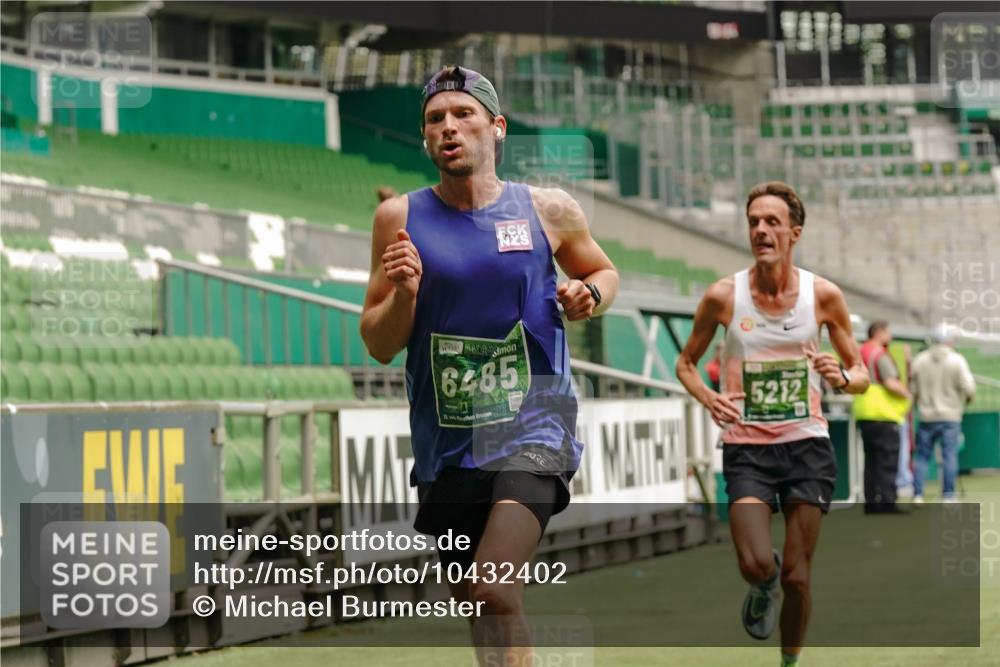 13.09.2026 - 21. swb-Marathon Bremen Michael Burmester http://msf.ph/oto/10432402 13.09.2026 12:29:43 Laufen im Stadion 314, 520, 547, 649, 719, 858, 934, 959, 1168, 1214, 1391, 1428, 1453, 206, 238, 322, 447, 814, 841, 875, 968, 1187, 1840, 2044, 2143 meine-sportfotos.de
