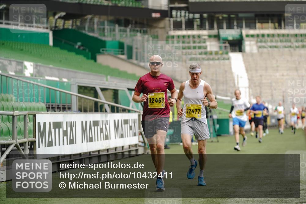 13.09.2026 - 21. swb-Marathon Bremen Michael Burmester http://msf.ph/oto/10432411 13.09.2026 10:23:45 Laufen im Stadion 10235, 10341, 10441, 10520, 10575, 10592, 10618, 10782, 10972, 11042, 11127, 11143, 11198, 11201, 11227, 11338, 11373, 11426, 11454, 11628, 11713, 11721, 11779, 11895, 11903, 12003, 12053, 12144, 12209, 12246, 12339, 12370, 12395, 12404, 12442, 12468, 12469, 12477, 12525, 12538, 13507, 13513, 13519, 13520, 13539, 13553, 13556, 13563, 13566, 13580, 13584, 13585, 13586, 13616, 13641, 13642, 10366, 10475, 11481, 13530, 13541 meine-sportfotos.de