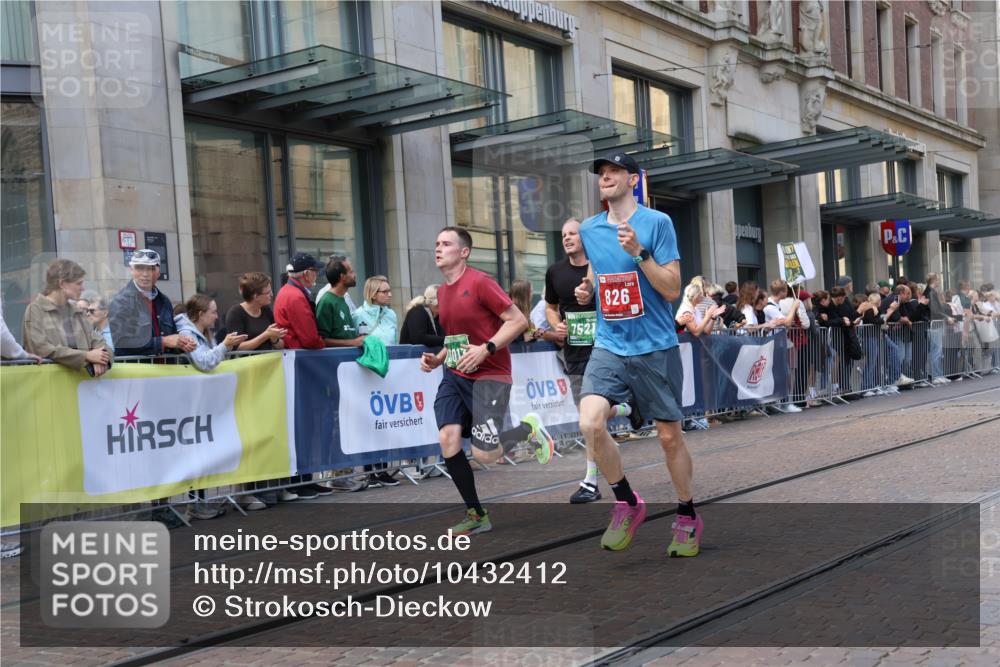 13.09.2026 - 21. swb-Marathon Bremen Strokosch-Dieckow http://msf.ph/oto/10432412 13.09.2026 13:12:01 Ziel 899, 1517, 2447, 2480, 2820, 3362, 3703, 3830, 4560, 5940, 6107, 6739, 7328, 7521, 8981, 13013, 493, 826, 863, 2444, 2820, 3336, 3703, 4283, 4368, 4651, 4698, 5521, 5585, 5893, 6059, 6668, 7621, 8996, 9398, 13055 meine-sportfotos.de