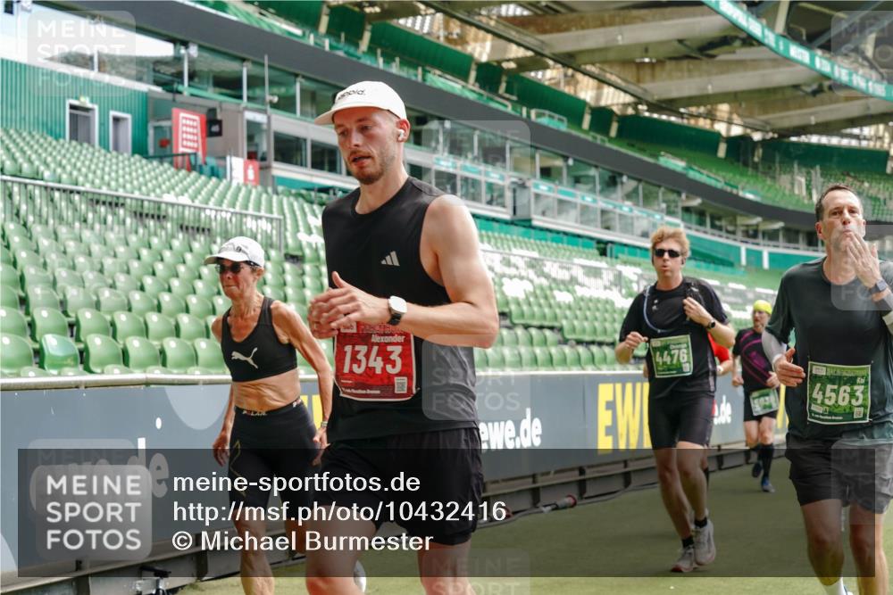 13.09.2026 - 21. swb-Marathon Bremen Michael Burmester http://msf.ph/oto/10432416 13.09.2026 13:04:40 Laufen im Stadion 178, 209, 210, 323, 488, 534, 536, 565, 596, 647, 725, 762, 881, 940, 1073, 1239, 1243, 1307, 1308, 1343, 1373, 1456, 1458, 1479, 1627, 1649, 1653, 1656, 1687, 1771, 1780, 1914, 1932, 1941, 2023, 2089, 2126, 2223, 2241, 2301, 2369, 2430, 2434, 2452, 2602, 2625, 2723, 2742, 2764, 2851, 2867, 2872, 2891, 2910, 2919, 2934, 2957, 2959, 2977, 2985, 3028, 3030, 3217, 3278, 3320, 3343, 3360, 3402, 3419, 3425, 3444, 3454, 3510, 3521, 3579, 3597, 3618, 3796, 3846, 3859, 3909, 242 meine-sportfotos.de