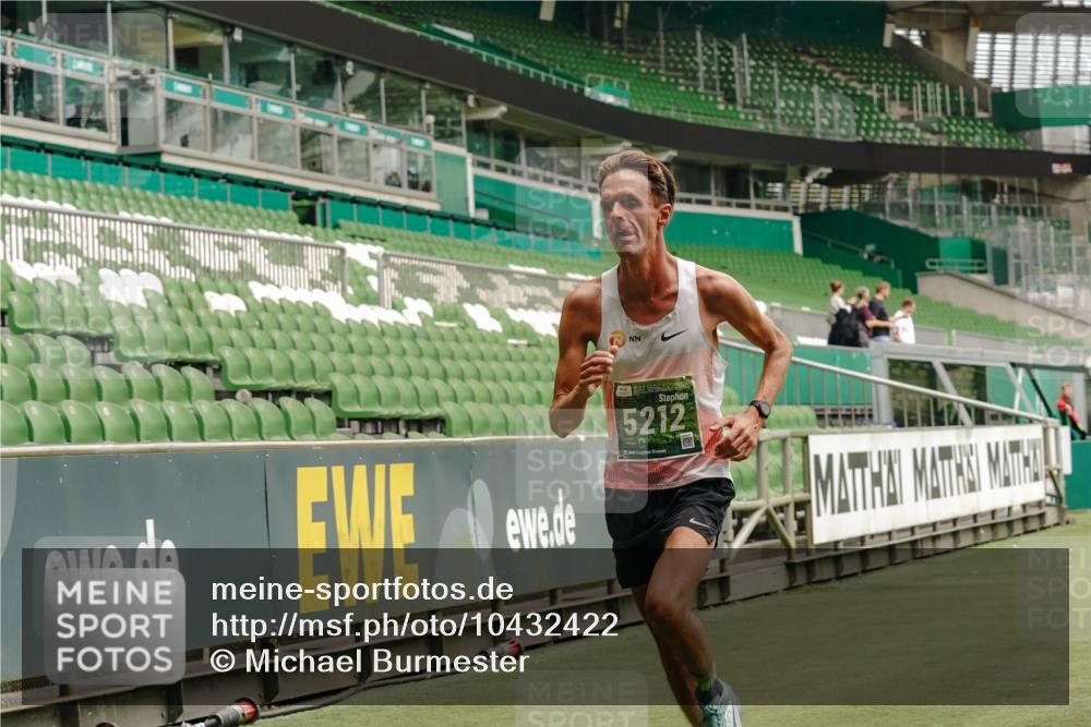 13.09.2026 - 21. swb-Marathon Bremen Michael Burmester http://msf.ph/oto/10432422 13.09.2026 12:29:44 Laufen im Stadion 314, 520, 547, 649, 719, 858, 934, 959, 1168, 1214, 1391, 1428, 1453, 206, 238, 322, 447, 814, 841, 875, 968, 1187, 1840, 2044, 2143 meine-sportfotos.de