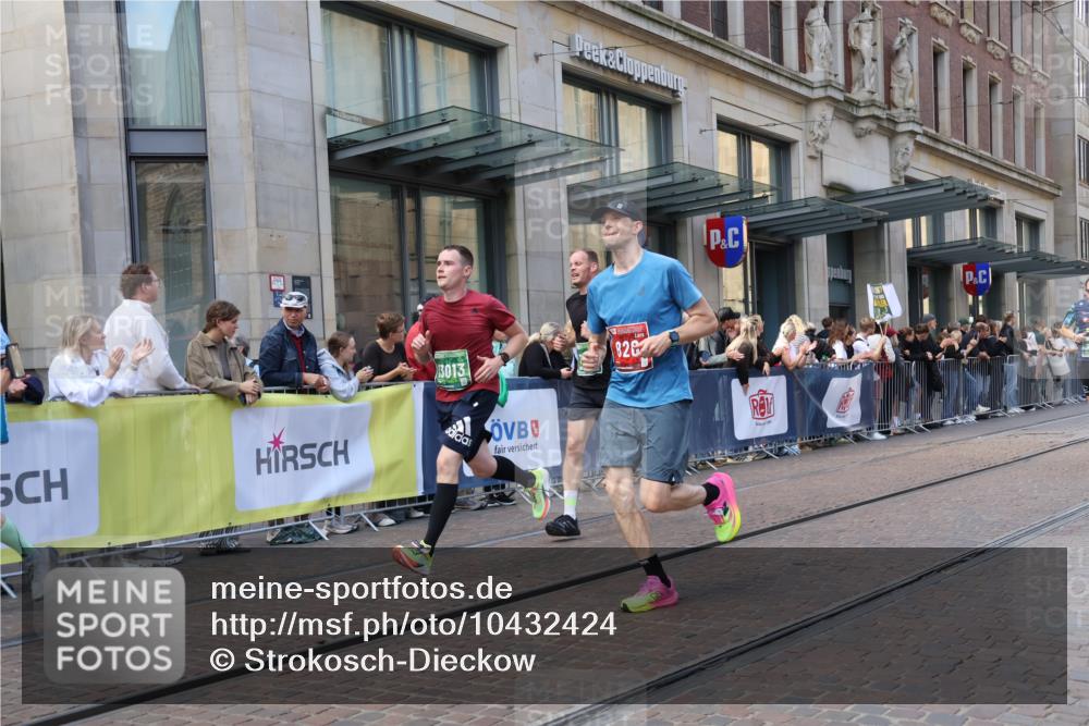 13.09.2026 - 21. swb-Marathon Bremen Strokosch-Dieckow http://msf.ph/oto/10432424 13.09.2026 13:12:01 Ziel 899, 1517, 2447, 2480, 2820, 3362, 3703, 3830, 4560, 5940, 6107, 6739, 7328, 7521, 8981, 13013, 493, 826, 863, 2444, 2820, 3336, 3703, 4283, 4368, 4651, 4698, 5521, 5585, 5893, 6059, 6668, 7621, 8996, 9398, 13055 meine-sportfotos.de