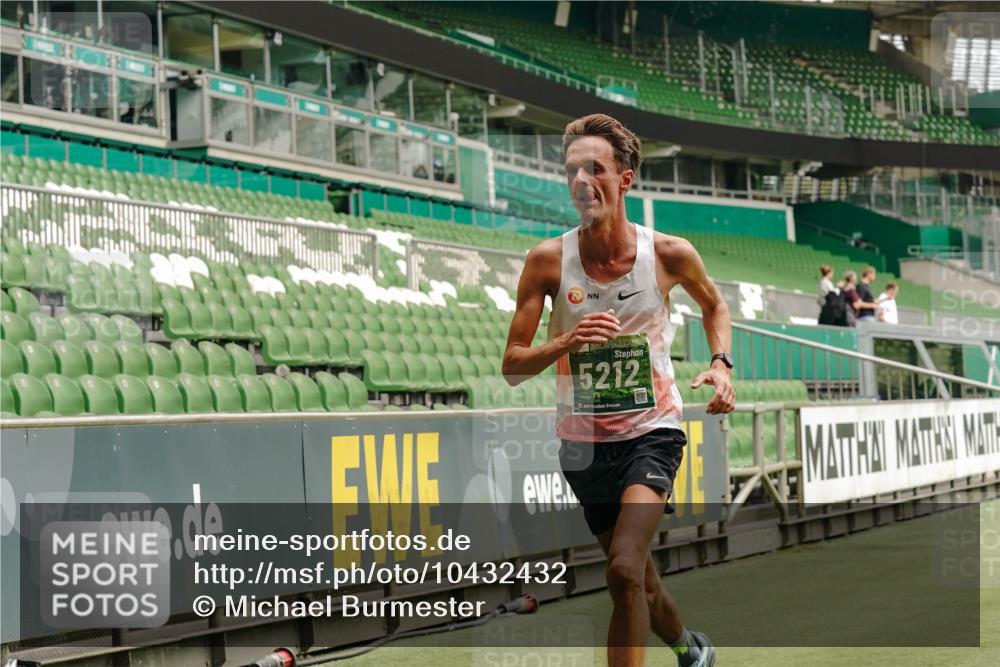 13.09.2026 - 21. swb-Marathon Bremen Michael Burmester http://msf.ph/oto/10432432 13.09.2026 12:29:45 Laufen im Stadion 314, 520, 547, 649, 719, 858, 934, 959, 1168, 1214, 1391, 1428, 1453, 206, 238, 322, 447, 841, 875, 968, 1187, 1840, 2044, 2143 meine-sportfotos.de