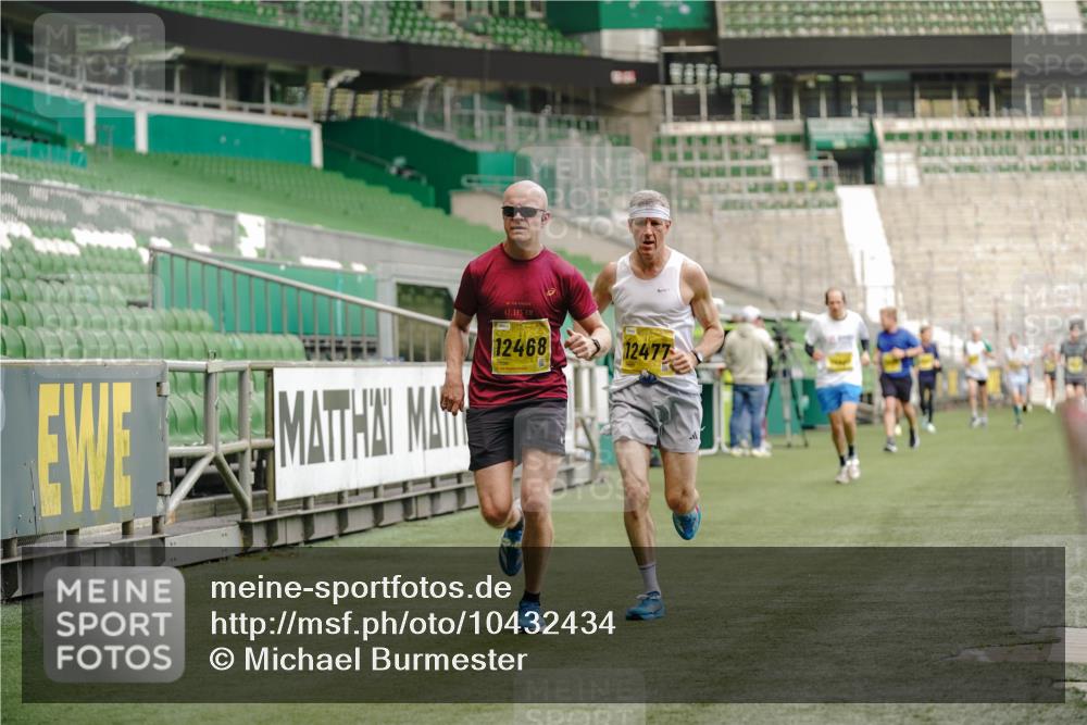 13.09.2026 - 21. swb-Marathon Bremen Michael Burmester http://msf.ph/oto/10432434 13.09.2026 10:23:46 Laufen im Stadion 10235, 10341, 10441, 10520, 10575, 10592, 10618, 10782, 10972, 11042, 11127, 11143, 11198, 11201, 11227, 11338, 11373, 11426, 11454, 11628, 11713, 11721, 11779, 11895, 11903, 12003, 12053, 12144, 12209, 12246, 12339, 12370, 12395, 12404, 12442, 12468, 12469, 12477, 12525, 12538, 13507, 13513, 13519, 13520, 13539, 13553, 13556, 13563, 13566, 13580, 13584, 13585, 13586, 13616, 13641, 13642, 10366, 10475, 11481, 13530, 13541 meine-sportfotos.de
