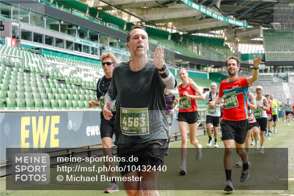 13.09.2026 - 21. swb-Marathon Bremen Michael Burmester http://msf.ph/oto/10432440 13.09.2026 13:04:41 Laufen im Stadion 178, 209, 210, 244, 323, 488, 534, 536, 565, 596, 647, 725, 762, 881, 940, 1073, 1239, 1243, 1307, 1308, 1343, 1373, 1456, 1458, 1479, 1627, 1649, 1653, 1656, 1687, 1771, 1780, 1914, 1932, 1941, 2023, 2089, 2126, 2223, 2241, 2301, 2369, 2430, 2434, 2452, 2602, 2625, 2723, 2742, 2764, 2851, 2867, 2872, 2891, 2910, 2919, 2934, 2957, 2959, 2977, 2985, 3028, 3030, 3217, 3278, 3320, 3343, 3360, 3402, 3419, 3425, 3444, 3454, 3510, 3521, 3579, 3597, 3618, 3796, 3846, 3859, 3909, 242 meine-sportfotos.de