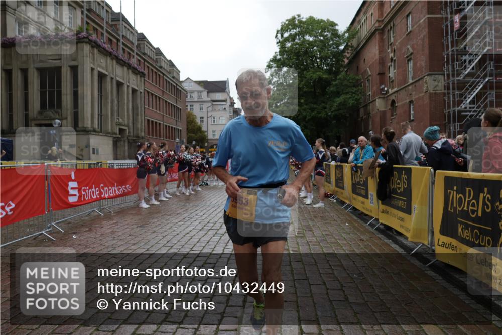 13.09.2026 - Kiel Lauf Yannick Fuchs http://msf.ph/oto/10432449 13.09.2026 11:22:15 Ziel 5953, 7755, 8014, 1305, 5917, 7737, 5953, 7755, 8014 meine-sportfotos.de
