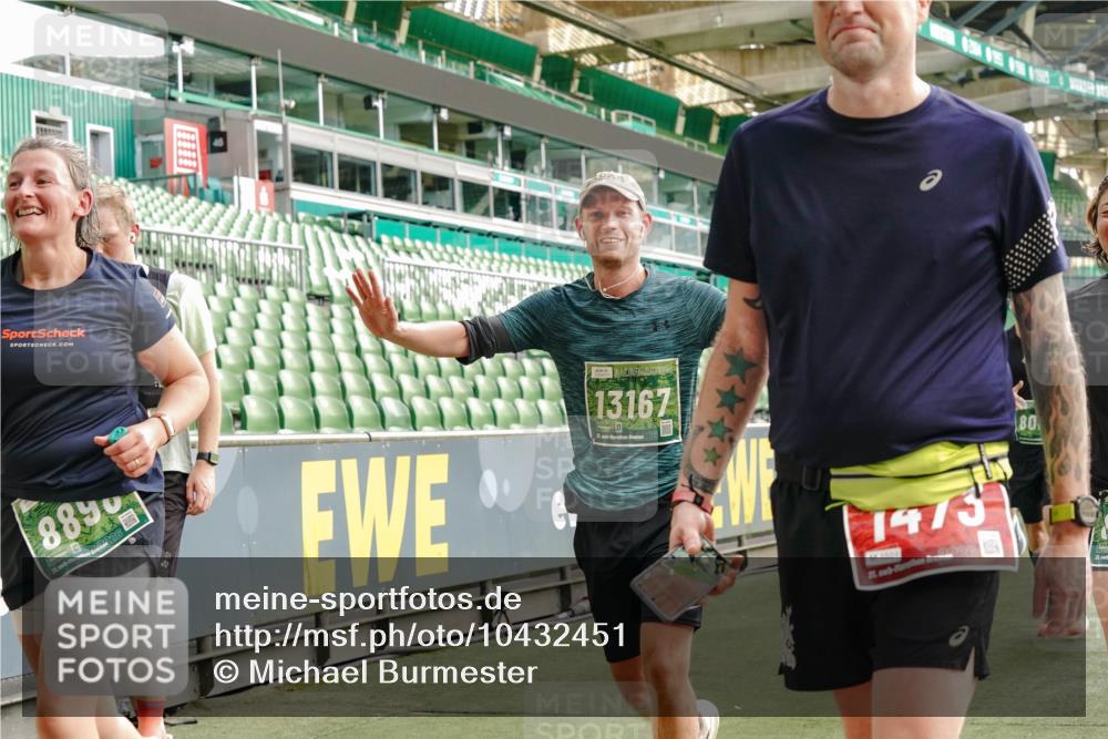 13.09.2026 - 21. swb-Marathon Bremen Michael Burmester http://msf.ph/oto/10432451 13.09.2026 13:29:42 Laufen im Stadion 171, 220, 297, 405, 422, 476, 685, 729, 754, 767, 986, 1079, 1217, 1242, 1270, 1298, 1325, 1384, 1615, 1633, 1634, 1741, 1777, 1810, 1811, 1886, 1983, 2238, 2242, 2249, 2263, 2326, 2365, 2436, 2449, 2472, 2546, 2574, 2593, 2615, 2738, 2740, 2743, 2830, 2862, 2868, 2869, 2871, 2924, 2991, 3020, 3053, 3061, 3129, 3154, 3227, 3238, 3274, 3286, 3321, 3361, 3563, 3589, 3594, 3595, 3605, 3678, 3694, 3755, 3758, 3798, 3826, 3853, 3898, 3929, 3953, 3965, 3971, 3987, 4011, 4056, 4108 meine-sportfotos.de