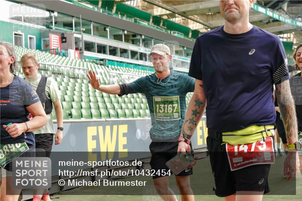 13.09.2026 - 21. swb-Marathon Bremen Michael Burmester http://msf.ph/oto/10432454 13.09.2026 13:29:42 Laufen im Stadion 171, 220, 297, 405, 422, 476, 685, 729, 754, 767, 986, 1079, 1217, 1242, 1270, 1298, 1325, 1384, 1615, 1633, 1634, 1741, 1777, 1810, 1811, 1886, 1983, 2238, 2242, 2249, 2263, 2326, 2365, 2436, 2449, 2472, 2546, 2574, 2593, 2615, 2738, 2740, 2743, 2830, 2862, 2868, 2869, 2871, 2924, 2991, 3020, 3053, 3061, 3129, 3154, 3227, 3238, 3274, 3286, 3321, 3361, 3563, 3589, 3594, 3595, 3605, 3678, 3694, 3755, 3758, 3798, 3826, 3853, 3898, 3929, 3953, 3965, 3971, 3987, 4011, 4056, 4108 meine-sportfotos.de