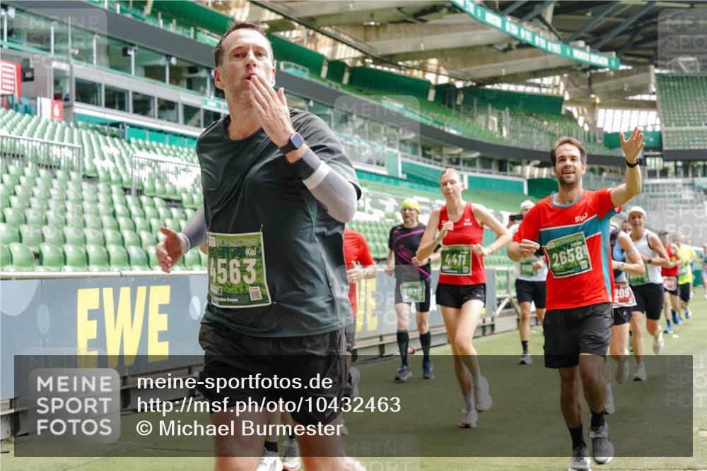 13.09.2026 - 21. swb-Marathon Bremen Michael Burmester http://msf.ph/oto/10432463 13.09.2026 13:04:41 Laufen im Stadion 178, 209, 210, 244, 323, 488, 534, 536, 565, 596, 647, 725, 762, 881, 940, 1073, 1239, 1243, 1307, 1308, 1343, 1373, 1456, 1458, 1479, 1627, 1649, 1653, 1656, 1687, 1771, 1780, 1914, 1932, 1941, 2023, 2089, 2126, 2223, 2241, 2301, 2369, 2430, 2434, 2452, 2602, 2625, 2723, 2742, 2764, 2851, 2867, 2872, 2891, 2910, 2919, 2934, 2957, 2959, 2977, 2985, 3028, 3030, 3217, 3278, 3320, 3343, 3360, 3402, 3419, 3425, 3444, 3454, 3510, 3521, 3579, 3597, 3618, 3796, 3846, 3859, 3909, 242 meine-sportfotos.de