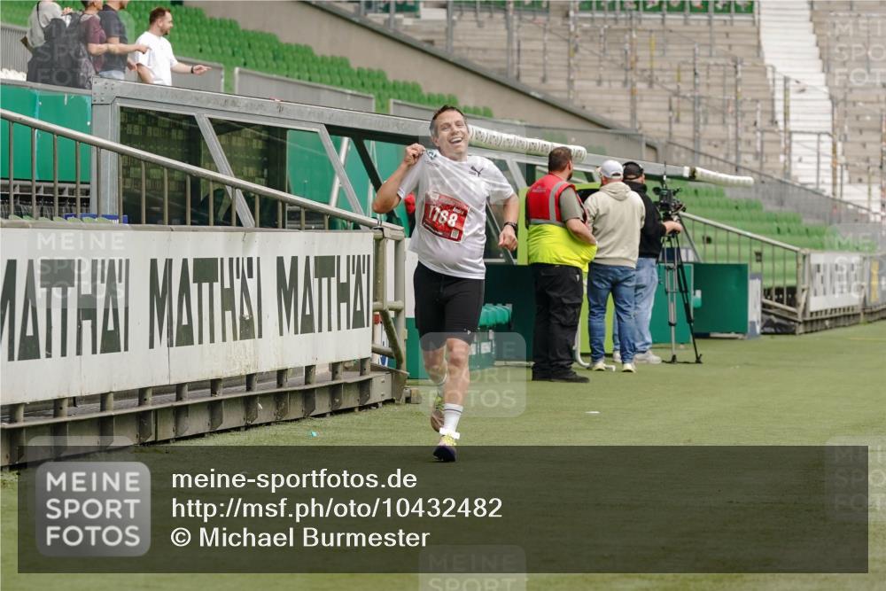 13.09.2026 - 21. swb-Marathon Bremen Michael Burmester http://msf.ph/oto/10432482 13.09.2026 12:30:04 Laufen im Stadion 314, 520, 547, 719, 858, 934, 959, 1168, 1214, 1428, 1453, 5212, 6485, 103, 206, 238, 322, 447, 841, 875, 968, 1187, 1840, 2032, 2044, 2143 meine-sportfotos.de