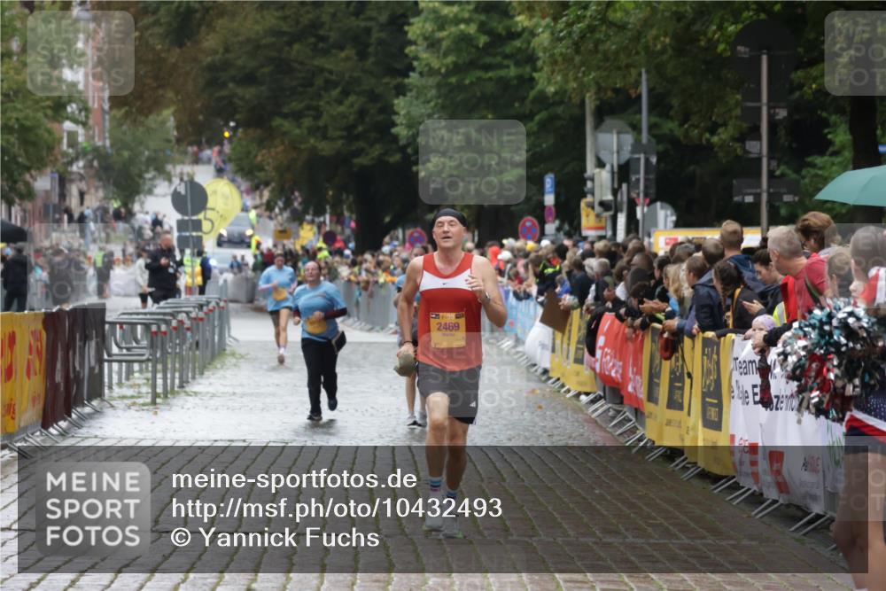 13.09.2026 - Kiel Lauf Yannick Fuchs http://msf.ph/oto/10432493 13.09.2026 11:22:36 Ziel 1305, 7737, 5917 meine-sportfotos.de