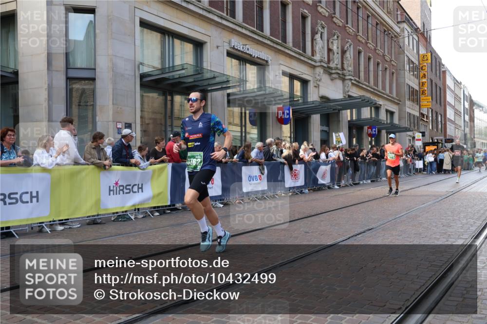 13.09.2026 - 21. swb-Marathon Bremen Strokosch-Dieckow http://msf.ph/oto/10432499 13.09.2026 13:12:04 Ziel 899, 1517, 2480, 3362, 3830, 4560, 5416, 5940, 6107, 6796, 7328, 7521, 8981, 13013, 493, 826, 863, 2444, 2447, 2820, 3336, 3703, 4283, 4368, 4651, 4698, 5521, 5585, 5893, 6668, 6739, 7621, 8996, 9398, 13055 meine-sportfotos.de