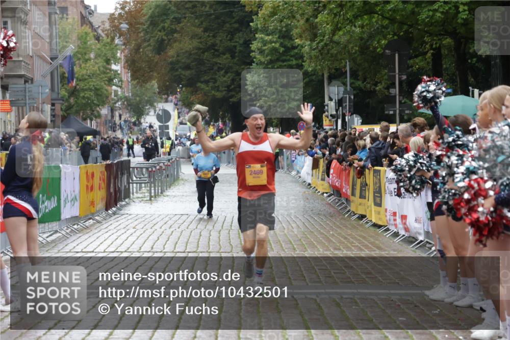 13.09.2026 - Kiel Lauf Yannick Fuchs http://msf.ph/oto/10432501 13.09.2026 11:22:40 Ziel 7737, 1305, 5917 meine-sportfotos.de
