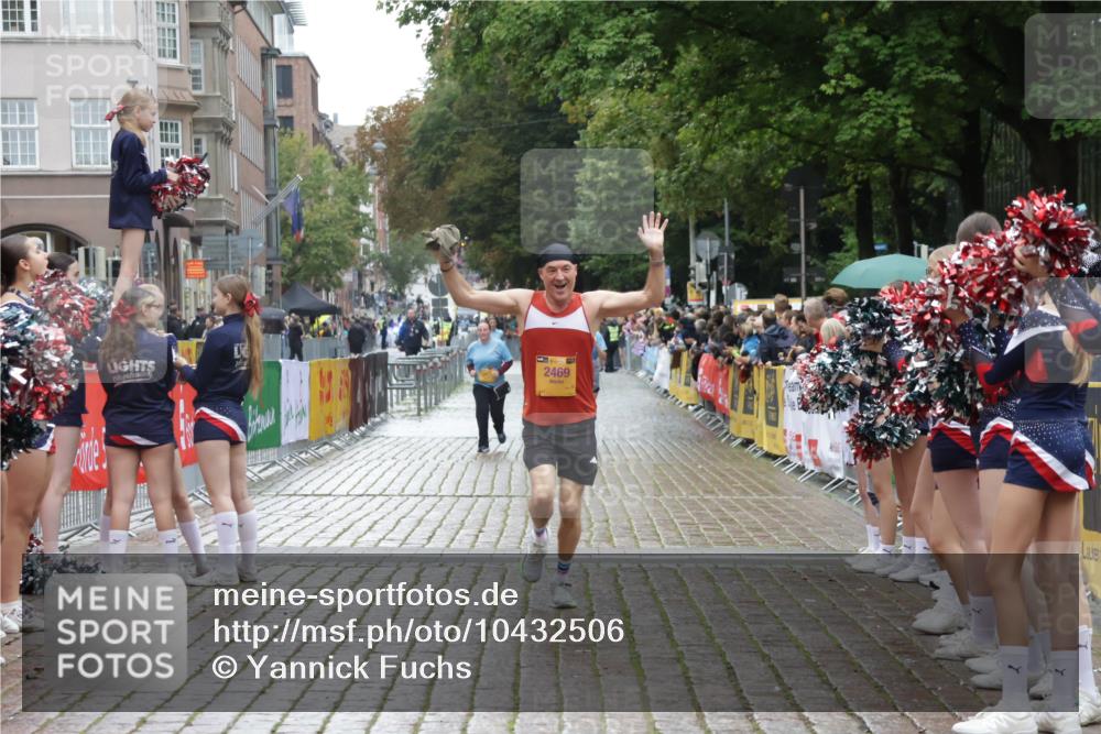 13.09.2026 - Kiel Lauf Yannick Fuchs http://msf.ph/oto/10432506 13.09.2026 11:22:42 Ziel 7737, 1305, 5917 meine-sportfotos.de
